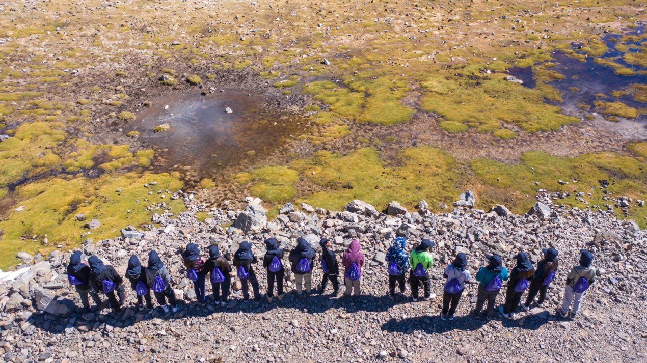 /estudiantes-de-diego-de-almagro-realizan-visita-a-salar-de-pedernales-para