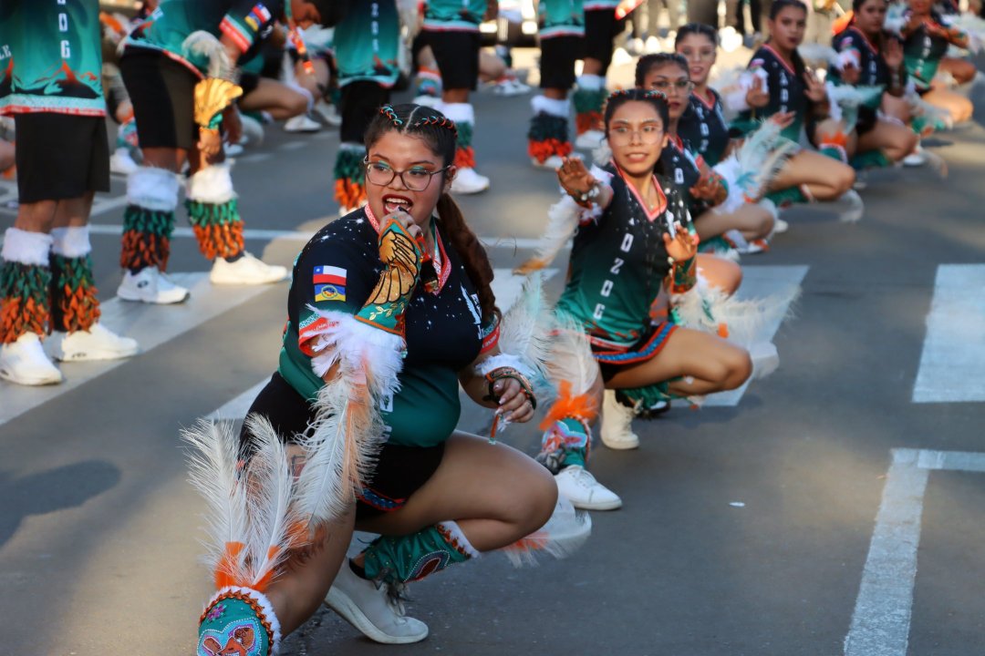 /mas-de-siete-mil-asistentes-repletaron-la-alameda-en-el-carnaval-andino