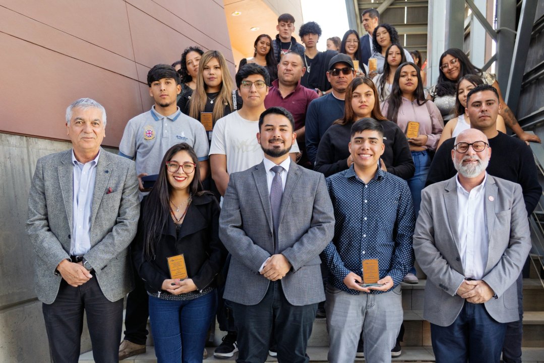 /jovenes-de-tierra-amarilla-recibieron-becas-para-estudios-superiores-por