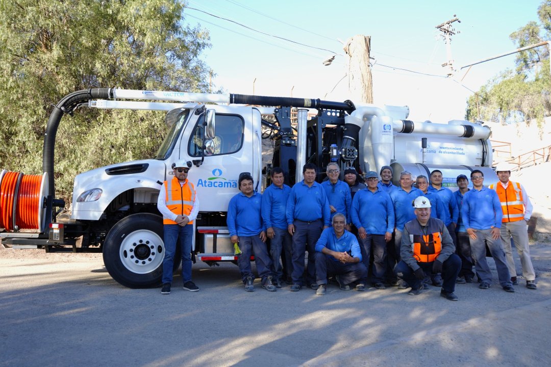 /nueva-atacama-presenta-nuevo-camion-de-mantenimiento-para-el-alcantarillado