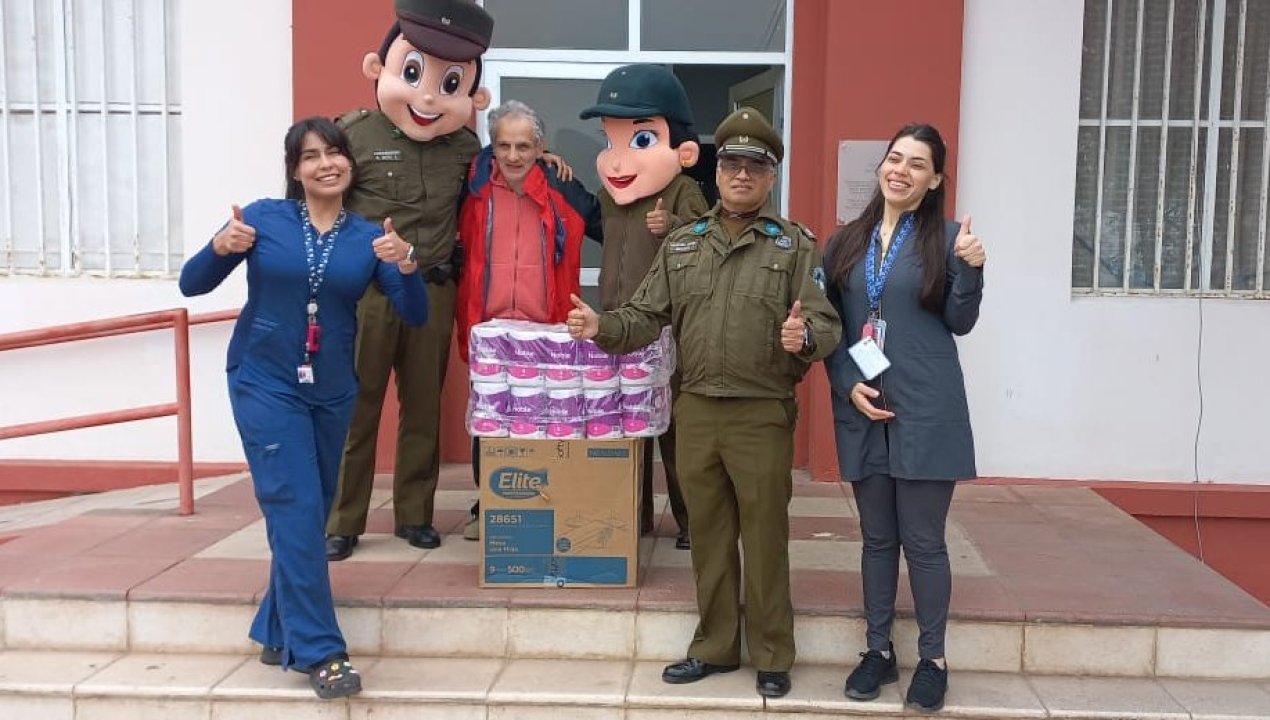 /solidaridad-y-alegria-brindo-carabineros-en-el-hospital-21-de-mayo-de