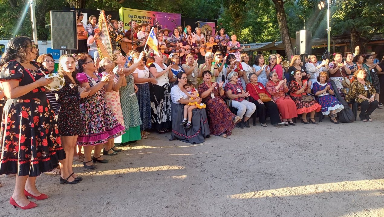 /cantoras-de-chile-llenaron-de-folclor-potrero-grande