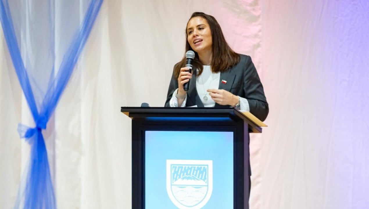 /ministra-natalia-duco-programa-gimnasios-puertas-abiertas-puerto-montt