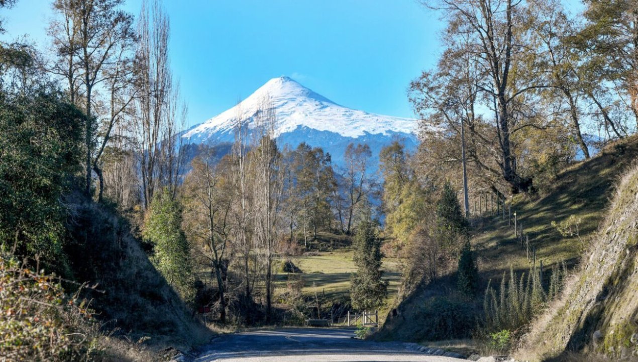 /regionales/region-de-la-araucania/se-mantiene-la-alerta-naranja-en-el-volcan-villarrica-se-registro-aumento