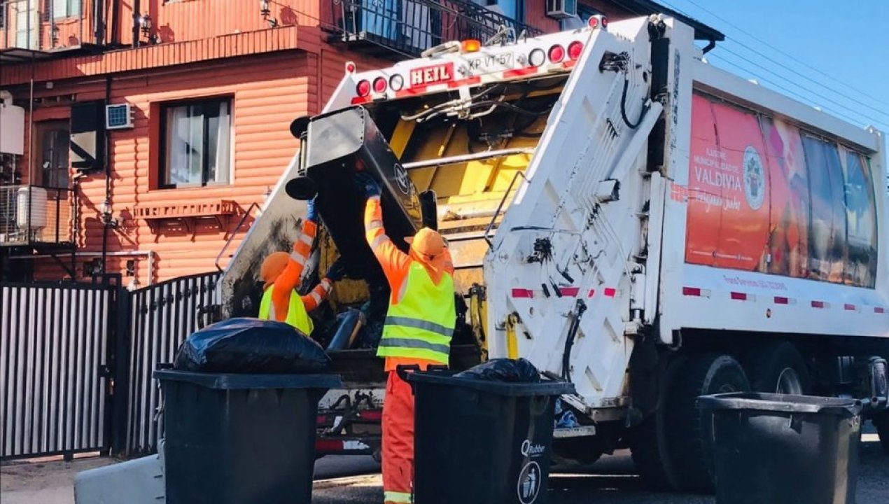 /regionales/region-de-los-rios/valdivia-recolectores-de-basura-exigen-renovacion-de-camiones-que-estan-en