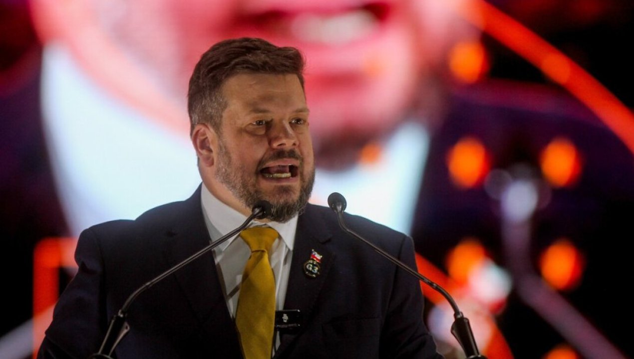 /actualidad/johannes-kaiser-abandona-entrevista-luego-de-tenso-cruce-con-periodistas