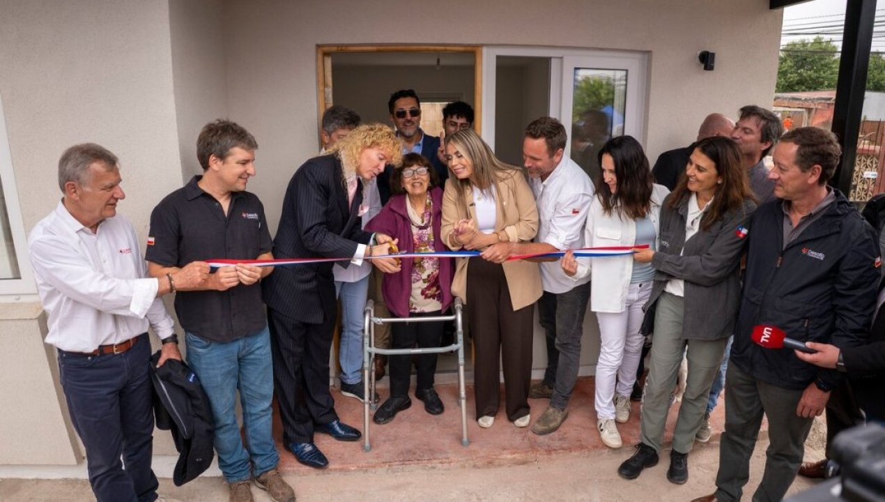 /actualidad/vendio-su-mansion-de-3-300-millones-farkas-entrega-casas-a-damnificados