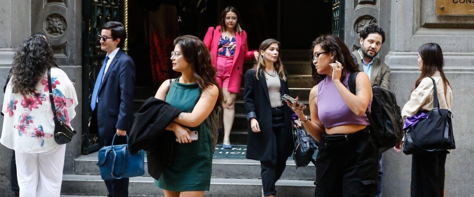 Entra en vigencia la jornada laboral de 42 horas: claves, dudas y a quiénes afecta