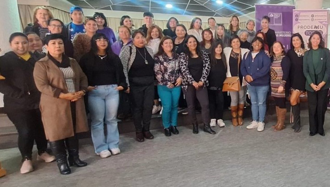 /con-dialogo-participativo-seremi-de-la-mujer-conmemoro-30-anos-de