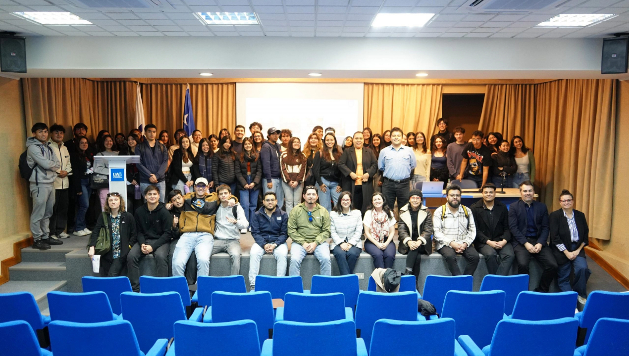 /fundacion-luksic-dicto-charla-en-la-ua-para-promover-la-formacion-academica